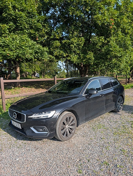Volvo V60 2 of 5