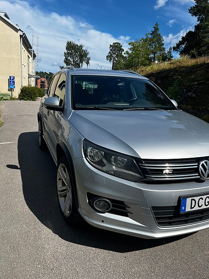 Volkswagen Tiguan 2 of 5