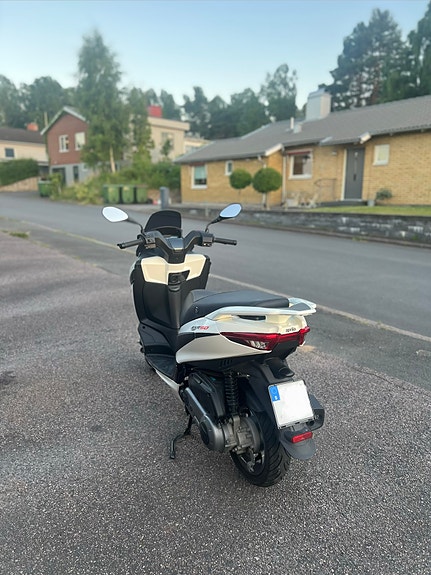 Aprilia SXR50 4 of 8
