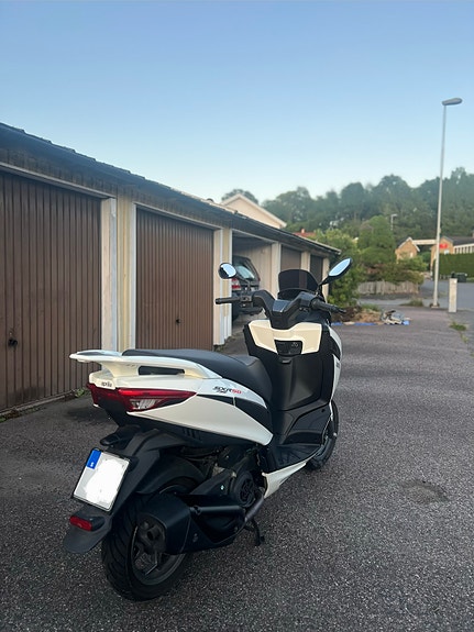 Aprilia SXR50 5 of 8