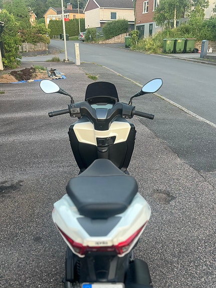 Aprilia SXR50 6 of 8