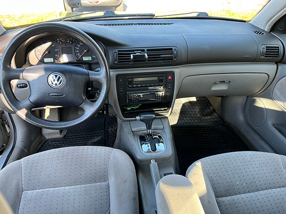 Volkswagen Passat 7 of 11