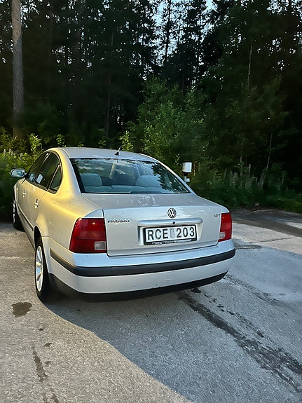 Volkswagen Passat 10 of 11