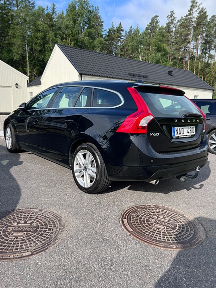 Volvo V60 2 of 5