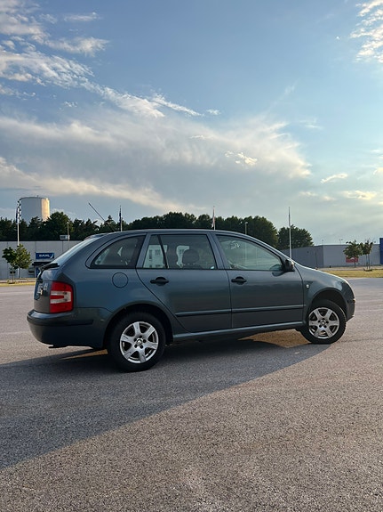 Skoda Fabia 2 of 5