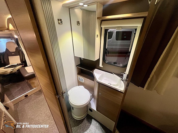 Adria Coral S 690 SC Axess Solpanel / Queenbed / 3500kg 12 of 14