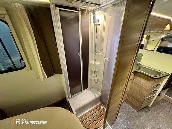 Adria Coral S 690 SC Axess Solpanel / Queenbed / 3500kg 11 of 14