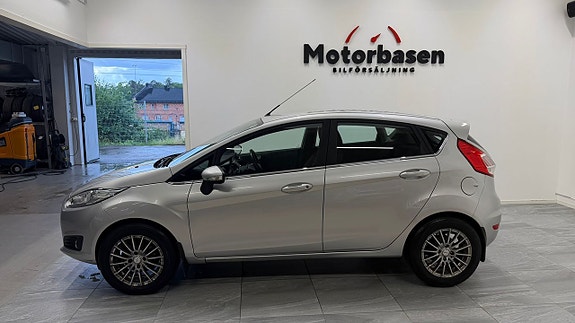 Ford Fiesta 2 of 5