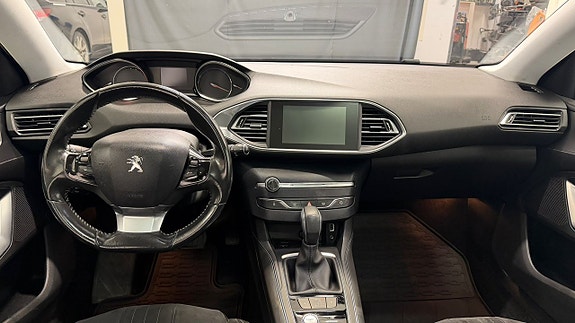 Peugeot 308 SW 10 of 14