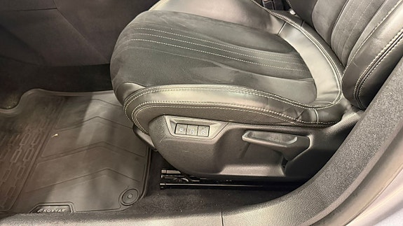 Peugeot 308 SW 11 of 14