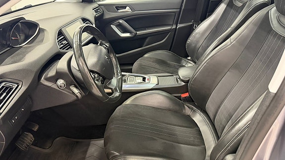 Peugeot 308 SW 12 of 14