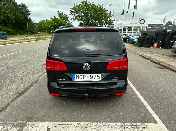 Volkswagen Touran 3 of 9