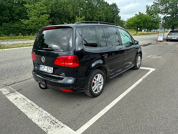 Volkswagen Touran 4 of 9