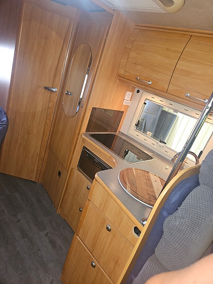 Adria Adriatik renault master 3 of 5