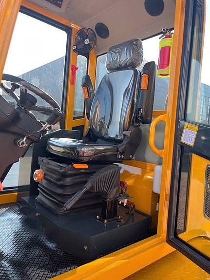 Euroloader L18 2 of 3