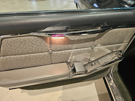 Cadillac Deville 12 of 22