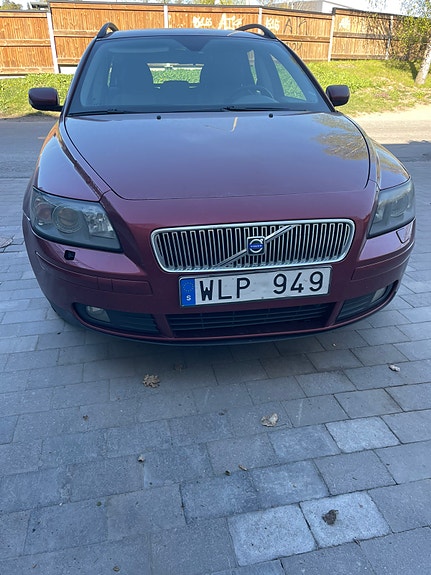 Volvo V50 2 of 5