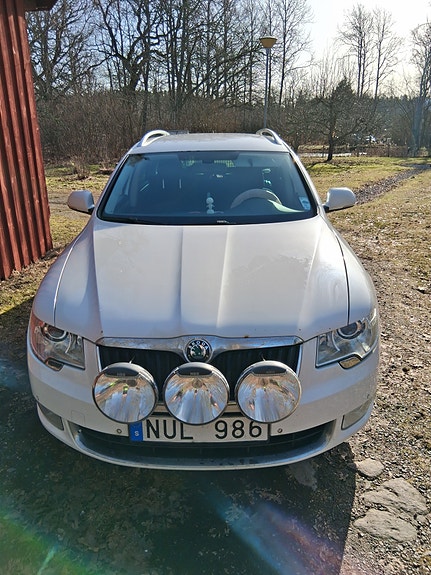 Skoda Superb 2 of 5