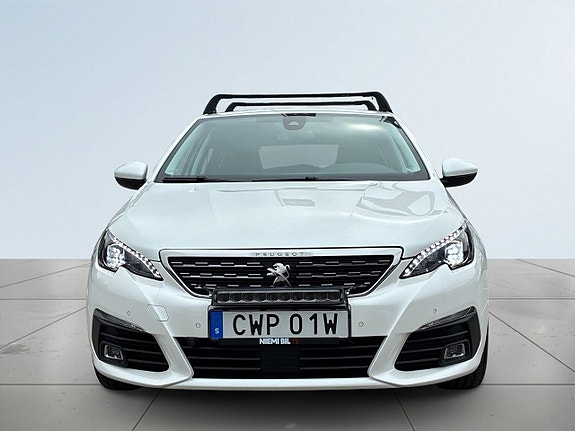 Peugeot 308 2 of 5