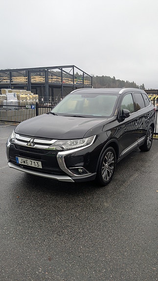 Mitsubishi Outlander 2 of 5