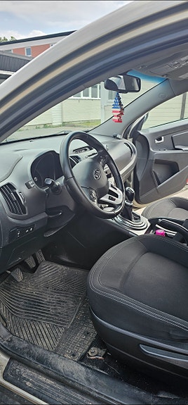 Kia Sportage 2 of 5