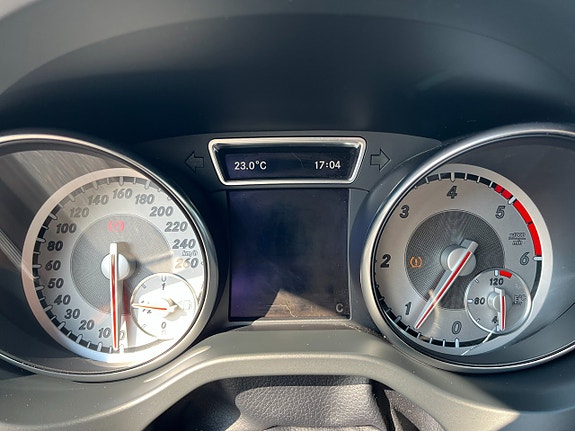 Mercedes-Benz CLA220 d 9 of 13
