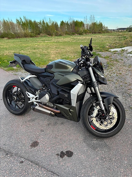 Ducati Streetfighter V2 *AKRAPOVIC 8 of 8