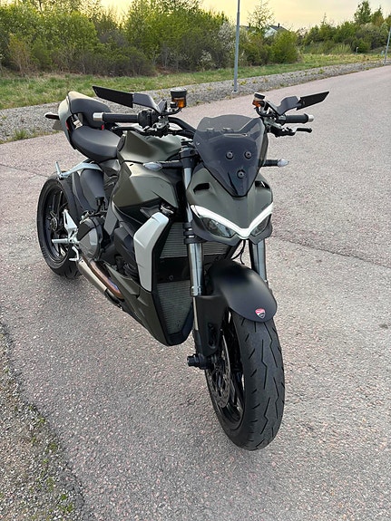 Ducati Streetfighter V2 *AKRAPOVIC 3 of 5