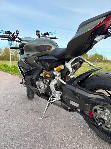 Ducati Streetfighter V2 *AKRAPOVIC 6 of 8