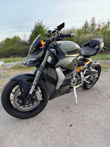 Ducati Streetfighter V2 *AKRAPOVIC 4 of 5