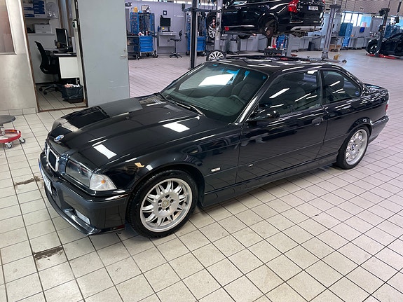 BMW M3 2 of 5