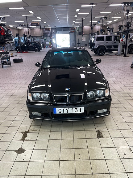 BMW M3 3 of 5