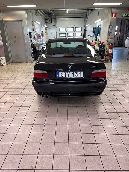 BMW M3 4 of 5