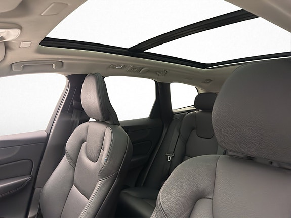 Volvo XC60 12 of 30