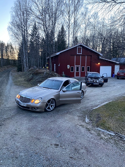 Mercedes-Benz E320 2 of 5