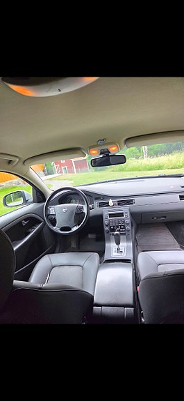 Volvo V70 8 of 21