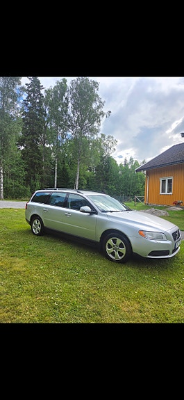 Volvo V70 2 of 21