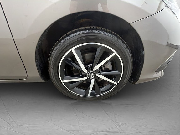Toyota Auris 13 of 30