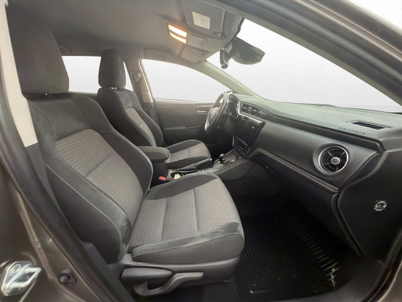Toyota Auris 14 of 30