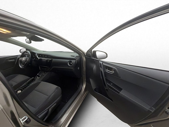 Toyota Auris 15 of 30
