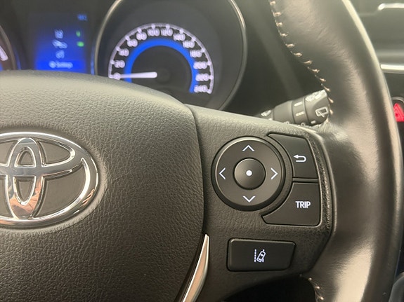 Toyota Auris 28 of 30