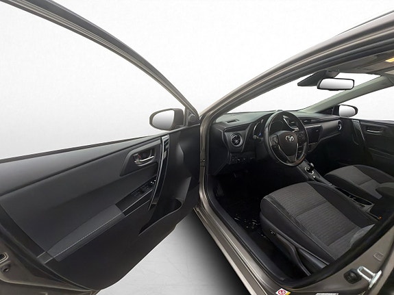 Toyota Auris 20 of 30