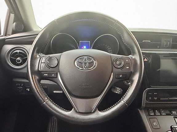 Toyota Auris 19 of 30