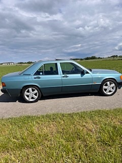 Mercedes-Benz 190 5 of 5