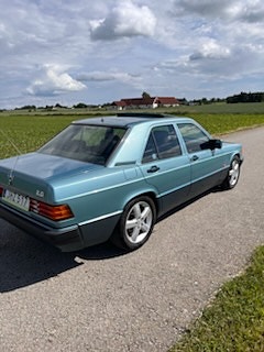 Mercedes-Benz 190 4 of 5