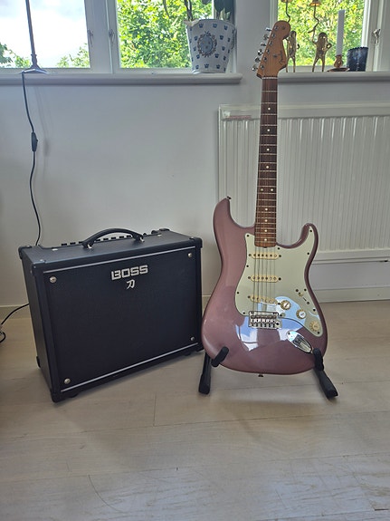 Fender Stratocaster Vintera  I 60s + Boss Katana 50W