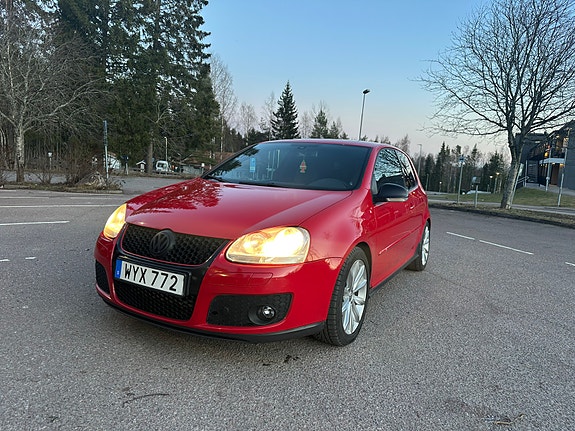 Volkswagen Golf V 2 of 5