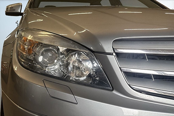 Mercedes-Benz C200 10 of 19