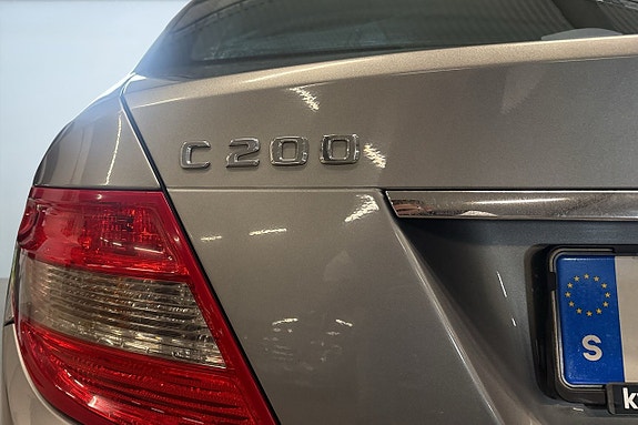 Mercedes-Benz C200 11 of 19