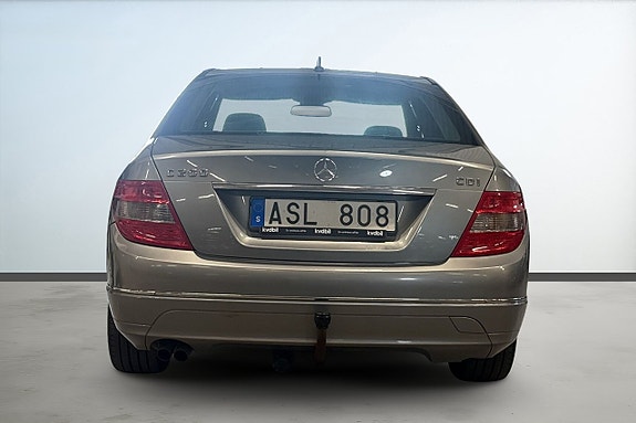 Mercedes-Benz C200 4 of 5